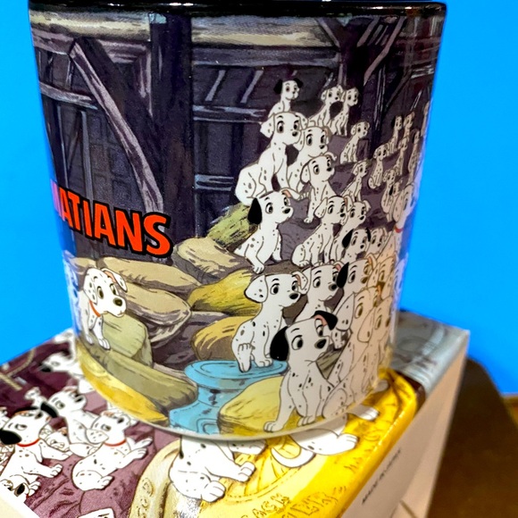 WALT DISNEY’S CLASSIC 101 DALMATIANS 90’s NWT DISNEY STORE EXCLUSIVE CERAMIC MUG - Picture 3 of 14